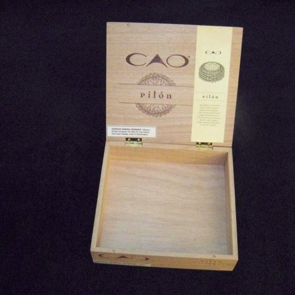 CAO pilon All Wood Empty New Cigar box. - Picture 2 of 3